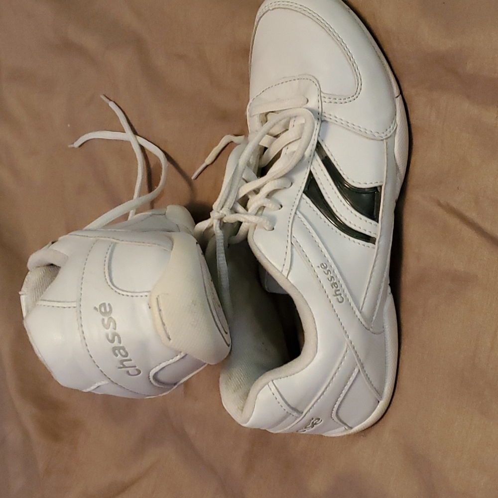 Classes cheer shoes